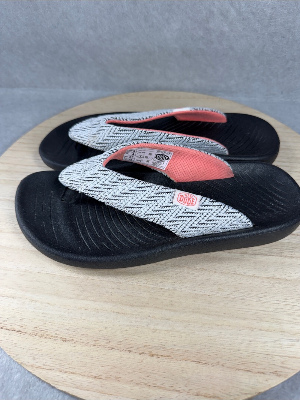 Hey Dude Meg Wave Black Chevron Thong Flip Flop Sandals Womens Size 6 - Picture 3 of 8